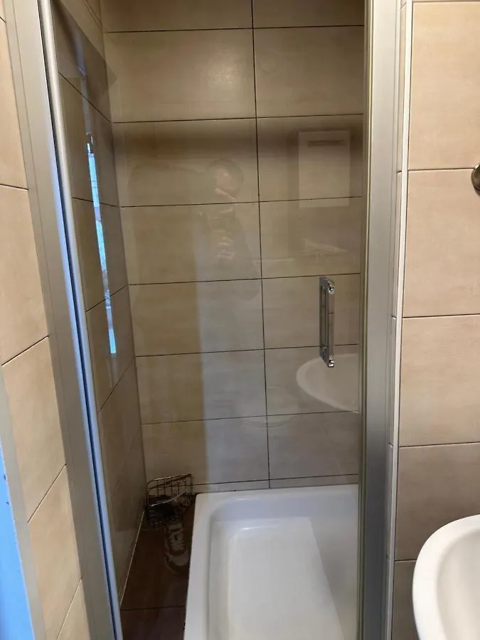 Main Appartments Frankfurt Airport Kelsterbach Rum i privatbostad